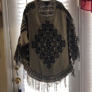 Bobeau cream & black poncho
